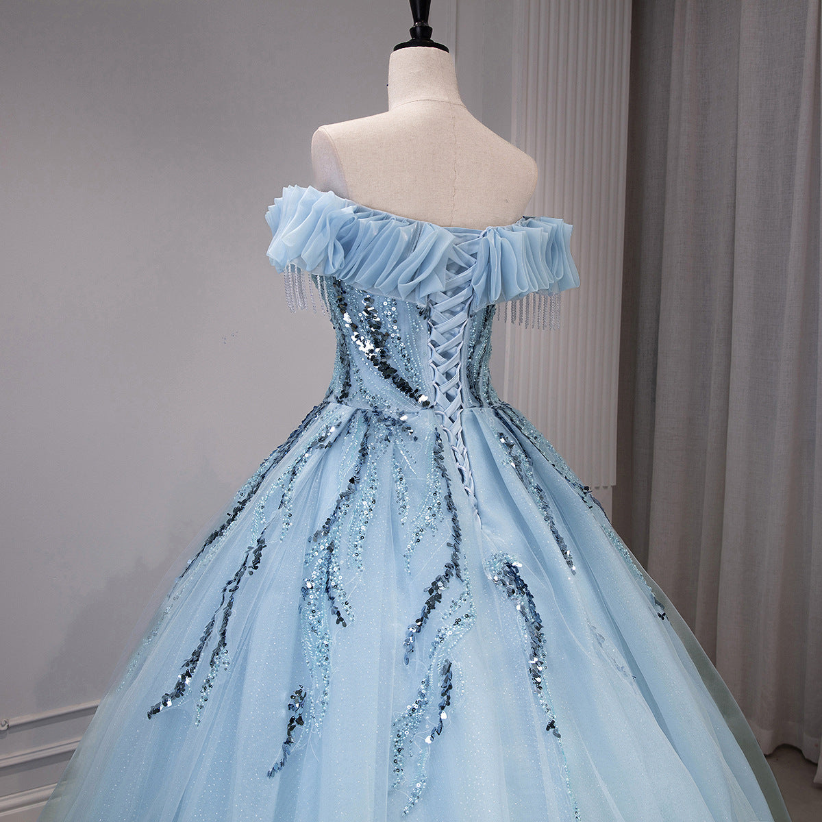 Off-Shoulder Sweetheart Neckline Beaded Corset Bodice Cascading Sequin Appliqués Full Ball Gown Floor-Length Tulle Quinceanera Evening Gown with Detachable 5-Bone Hoop XU00143
